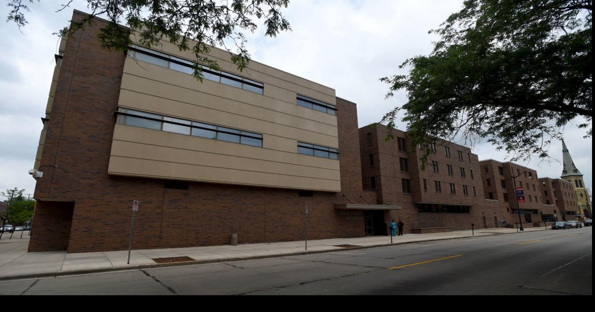 Racine County Jail inmate allegedly assaults a deputy while naked