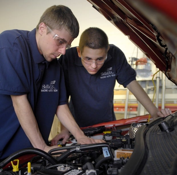 Park HS auto lab named for Roger Palmen