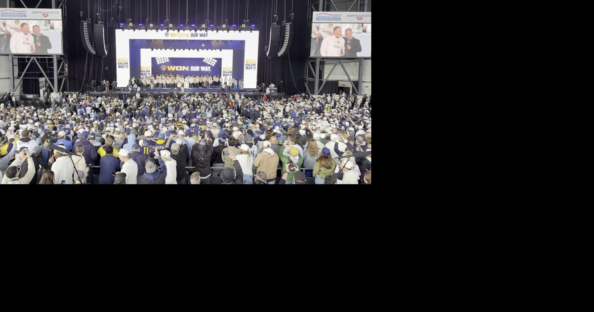 Pat Murphy addresses Brewers fans at championship rally