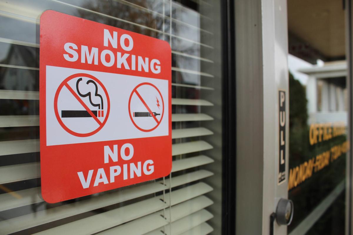 Lawmakers seek to ban smoking under age 21