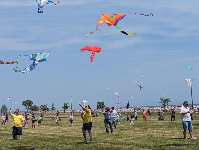 Outta Sight Kite Flight 2023 Grand Launch.jpg