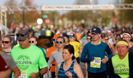 Runners race through Kenosha in Wisconsin Marathon - Vimarsana News