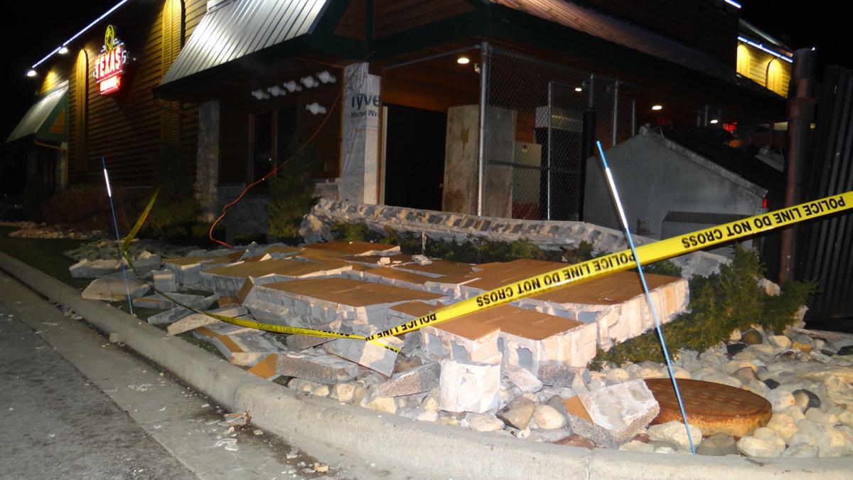 Wall collapses at Texas Roadhouse
