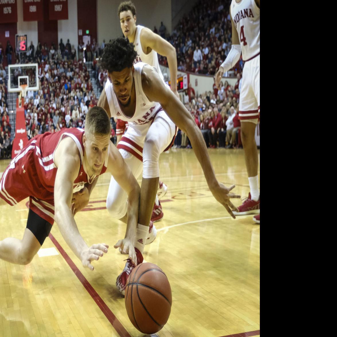 Wisconsin Basketball Beat Indiana 60 56 Earn Share Of Big Ten
