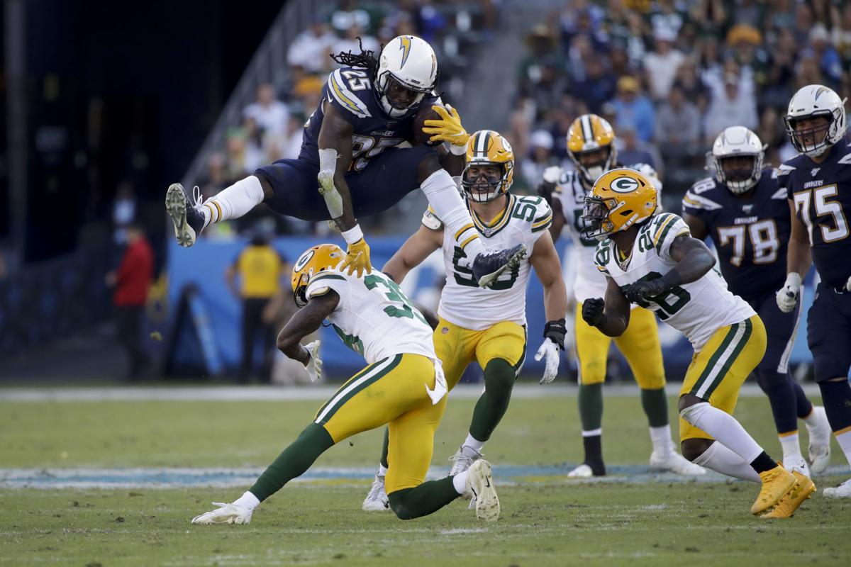 Gordon Scores Twice As Chargers Dominate Packers 26 11 Football