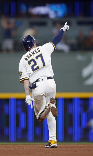 Willy Adames takes Milwaukee Brewers to 2nd base