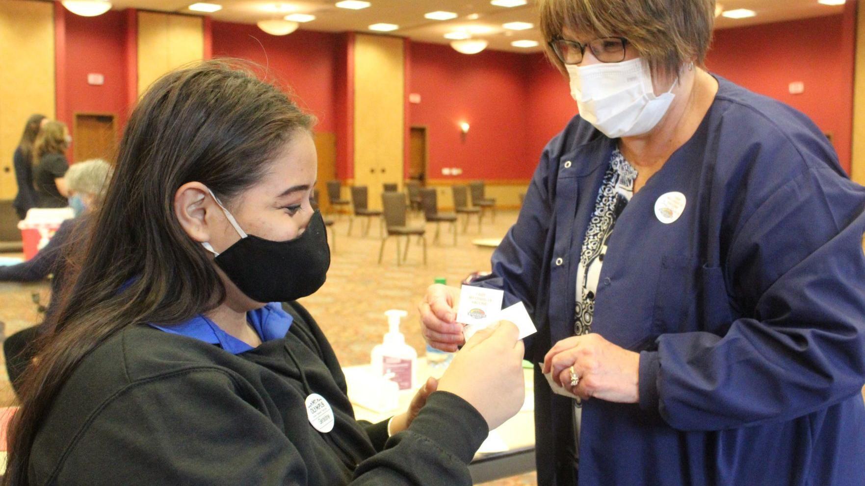 'I'm very excited': Wisconsin Dells hospitality workers get COVID-19 vaccine at Wilderness Resort | State and Regional - Vimarsana News