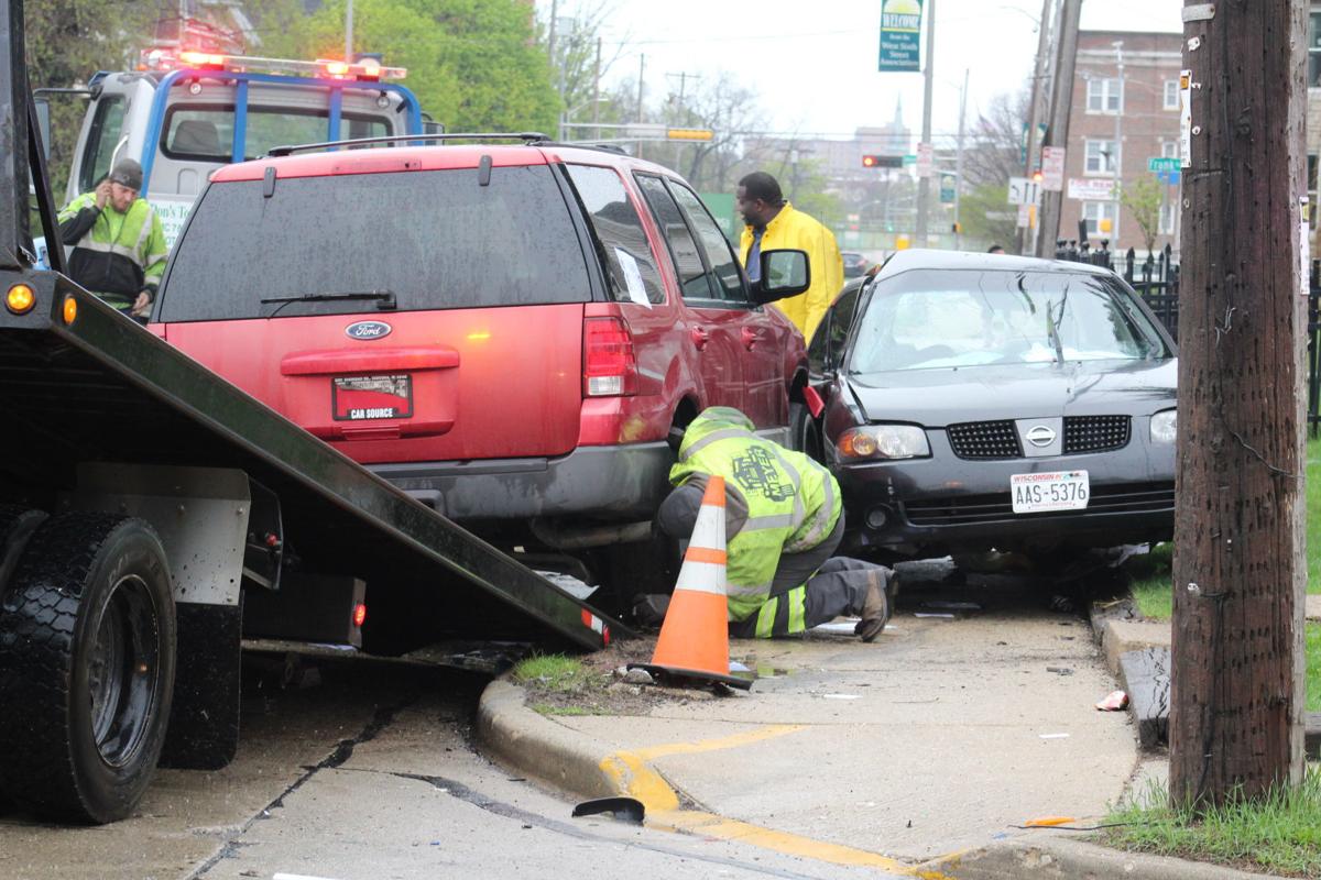 Vehicle-versus-pole crashes reported in Racine | Local News | journaltimes.com