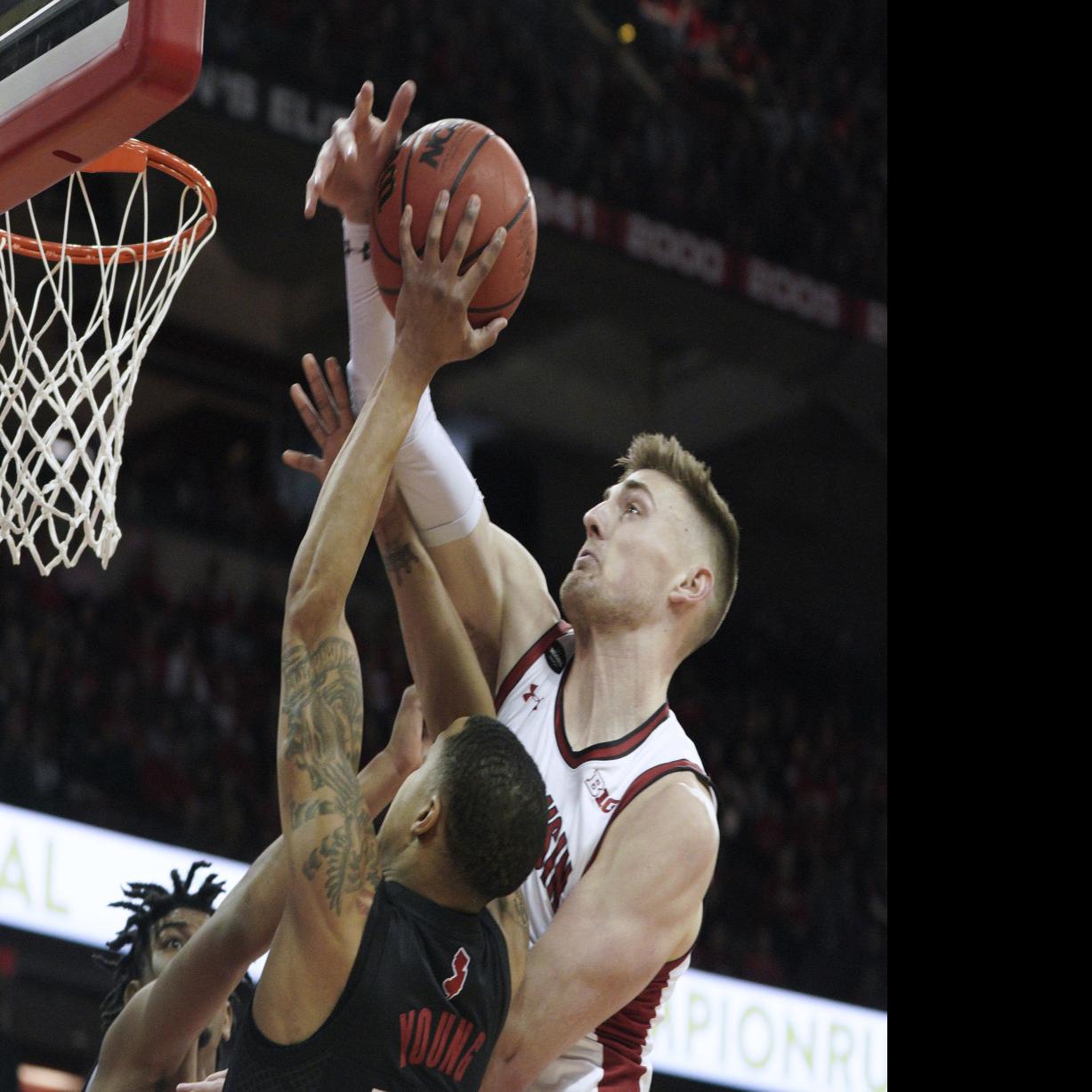 Wisconsin Basketball Potter Scores 18 Badgers Beat Rutgers 79 71