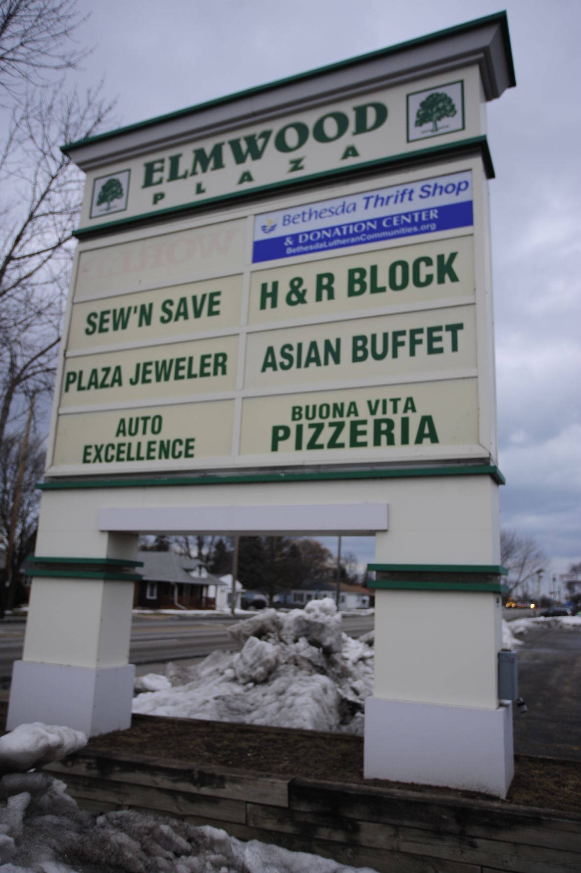 Elmwood Plaza going to auction Money
