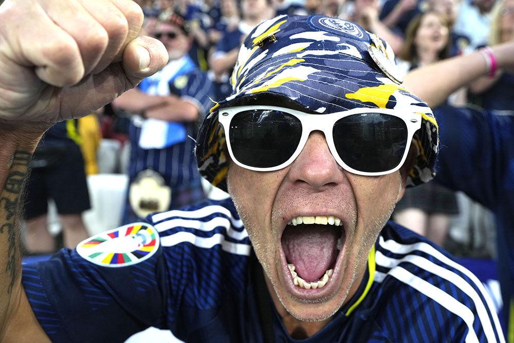 Sports Week in Pictures: US Open golf, international soccer and more!