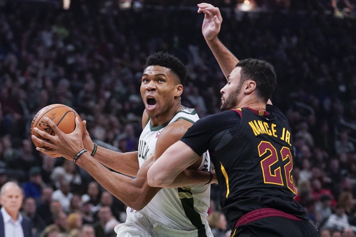 Bucks Beat Cavaliers 125 108 To Win 18th Straight Giannis Scores