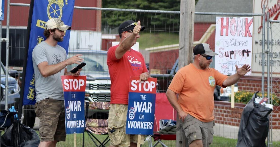 Chippewa Falls bars stop serving Leinenkugel's beer to support union strike - Vimarsana News