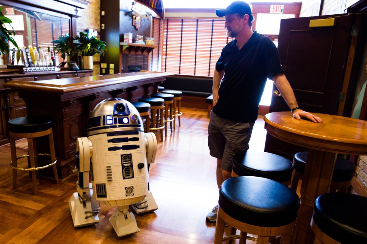 Star Wars Fanatic Creates Replica R2 D2 Local News Journaltimes Com