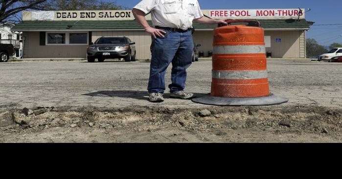 Dead End Saloon owner tries to hang on during frontage road project