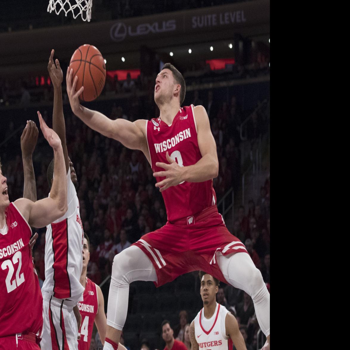 Badgers Men S Basketball Wisconsin Moves Up To No 10 In Latest