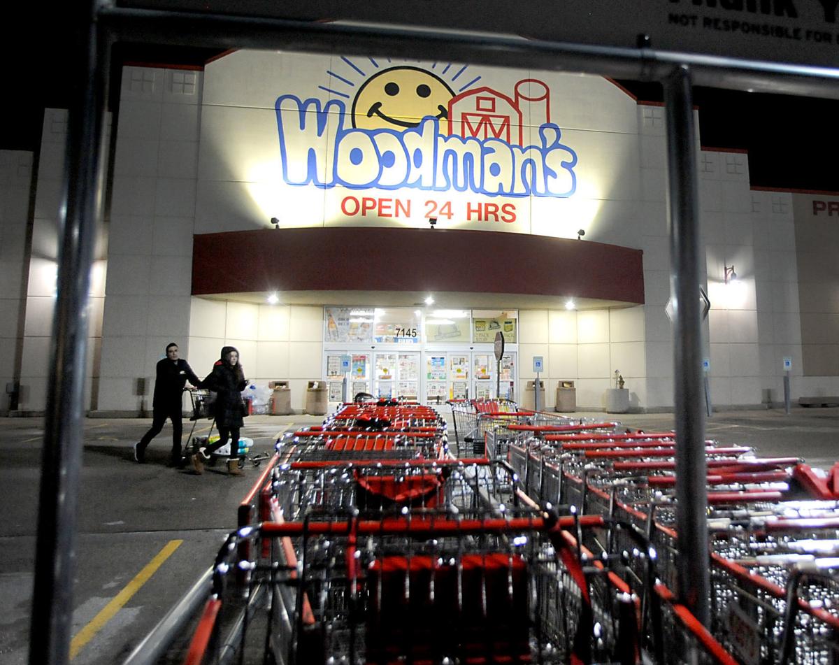 Paddock Lake man arrested for punching Kenosha Woodman's security guard