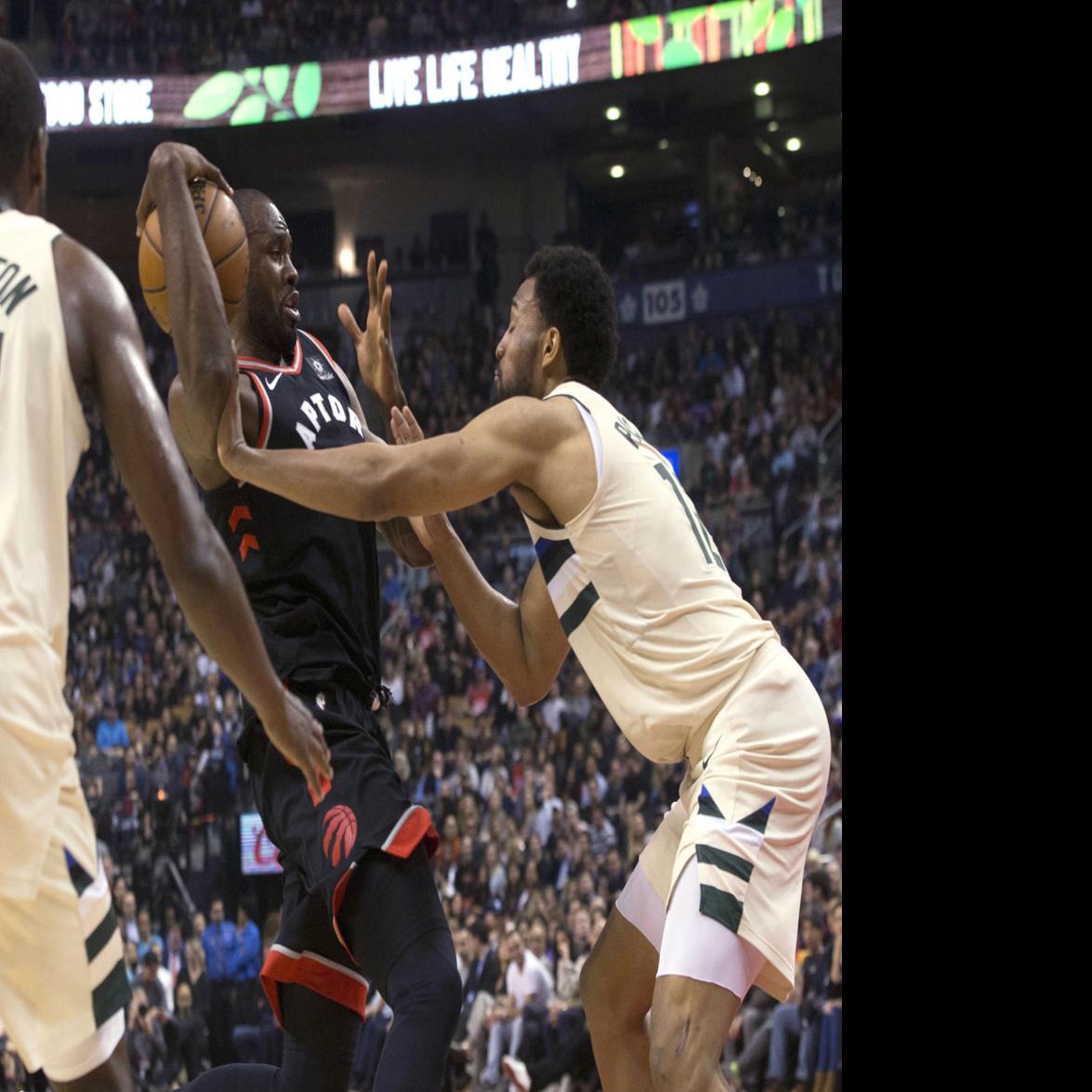 Bucks Giannis Scores 26 In 122 119 Ot Win Basketball Journaltimes Com