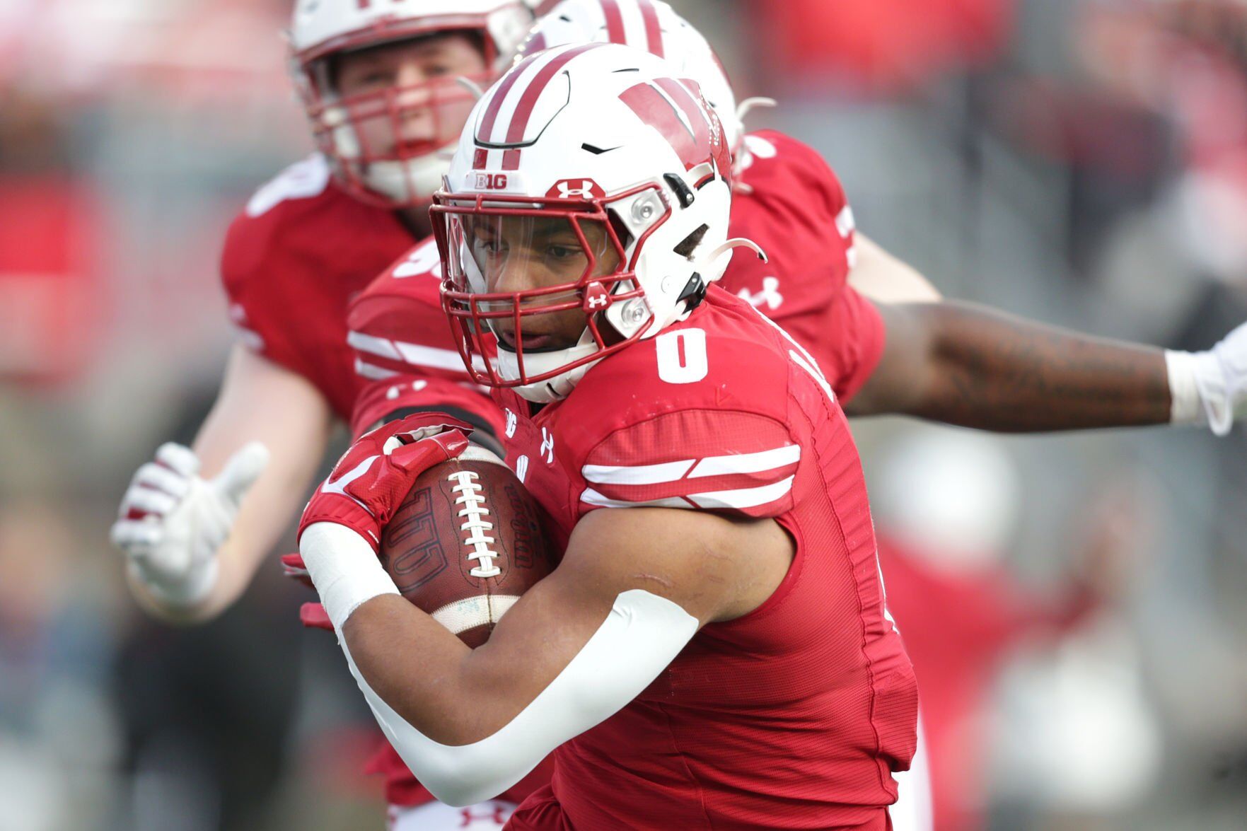 Photos: Wisconsin Badgers Edge Nebraska Cornhuskers To Retain Freedom ...