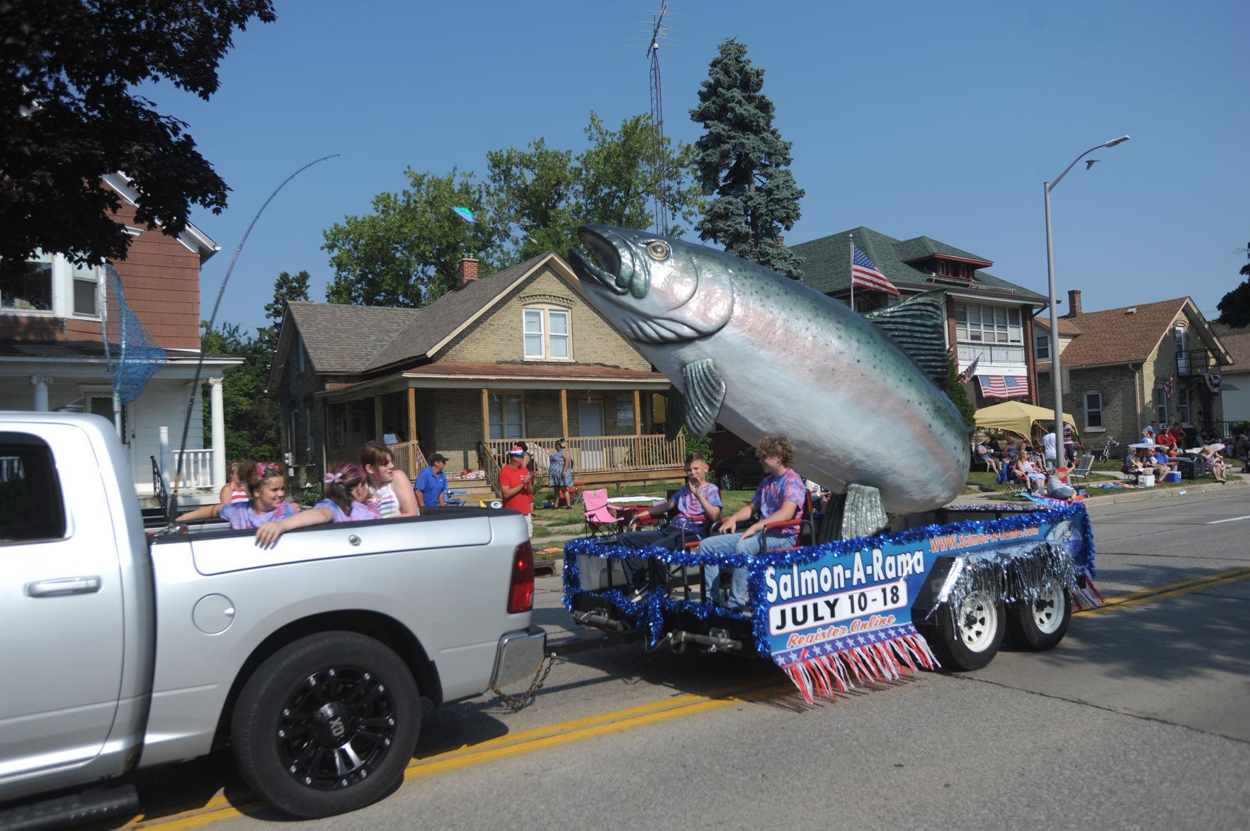 Photo gallery Racine 4th Fest Parade 2021