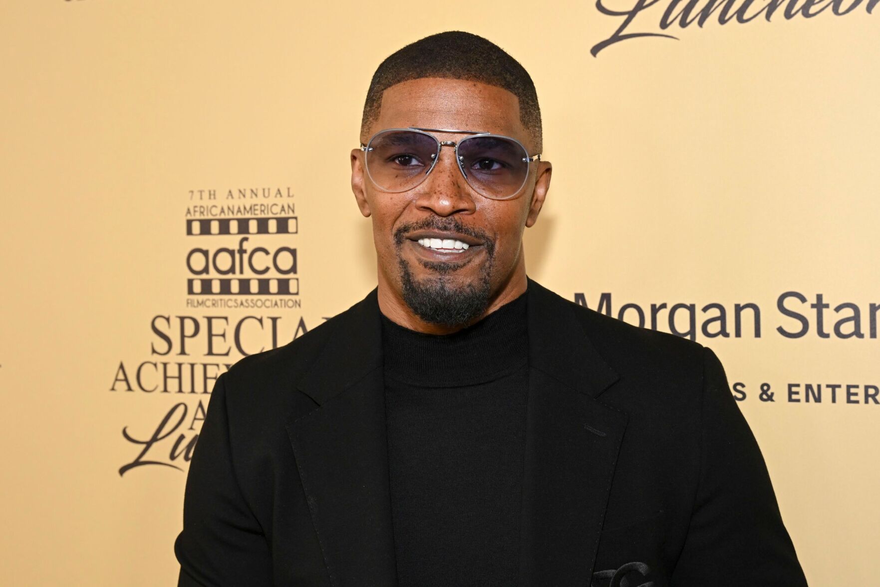 Jamie Foxx returns to the stage and finds 'pure love