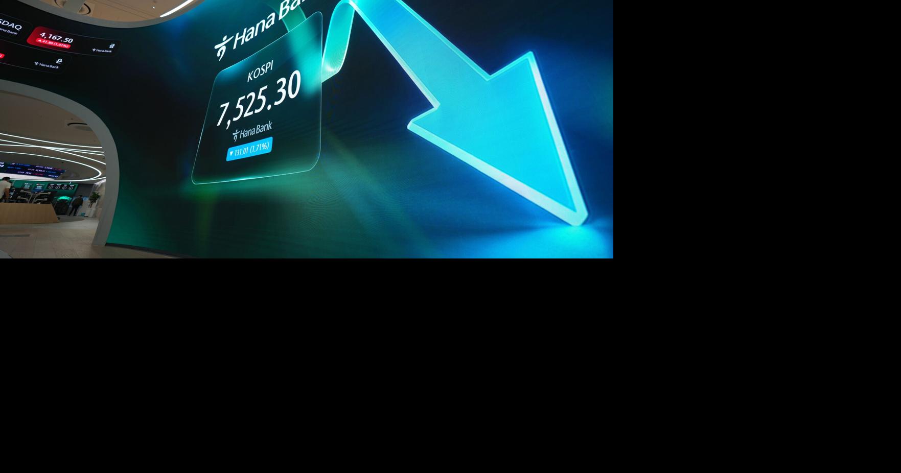 US markets retreat, oil prices jump more than 5% after Trump says ceasefire with Iran is 'over'