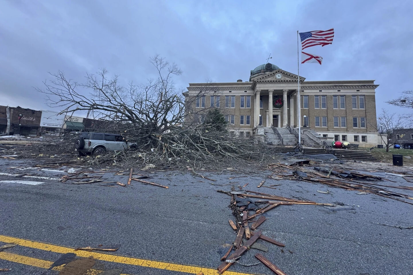 4 killed in a storm system that spawned tornadoes across the southern U ...