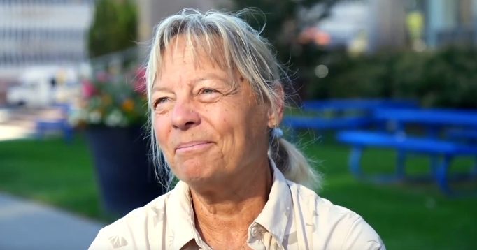 71-летняя пенсионерка покорила Килиманджаро менее чем через 9 месяцев после экстренной операции на позвоночнике