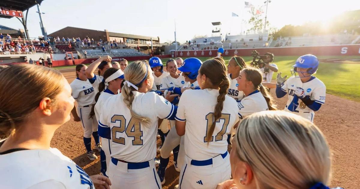 Wallace’s walk-off leads Kansas over Michigan in first round of Norman Regional