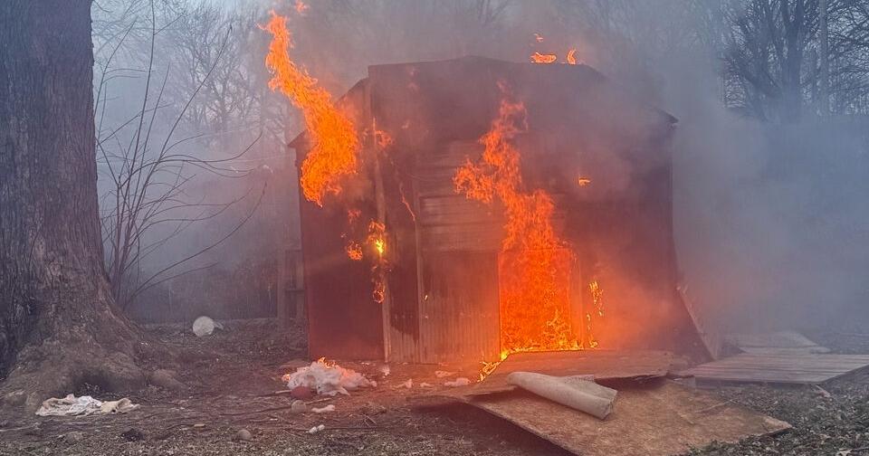 Kansas officials issue warning after heat lamp sparks shed fire with dogs inside