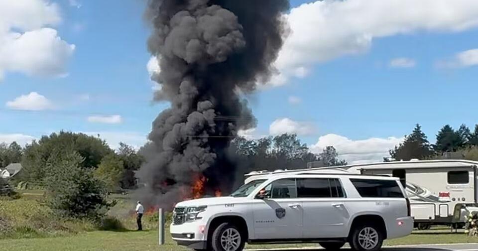 Military F-16 fighter jet crashes and bursts into flames in Michigan ...