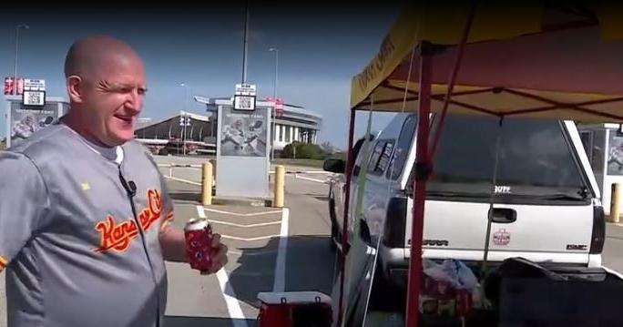 Chiefs fans line up at Arrowhead more than 24 hours before Broncos game