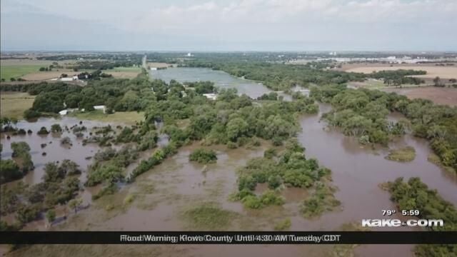 Flooding forces evacuations in Pratt, Riley Counties