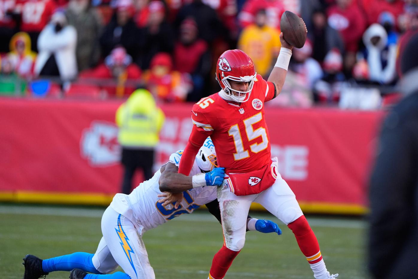 Patrick Mahomes suffers torn ACL in game against Chargers, Kansas City Chiefs confirm | Trusted News Source for Wichita & Kansas | kake.com