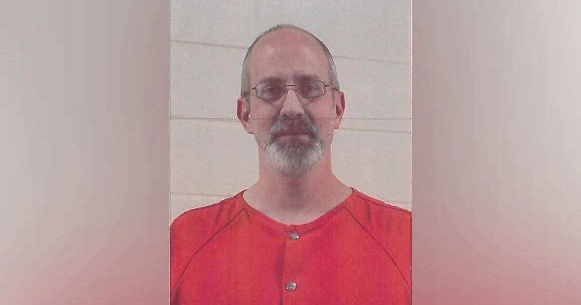 Middle school teacher arrested after allegedly threatening to behead ...