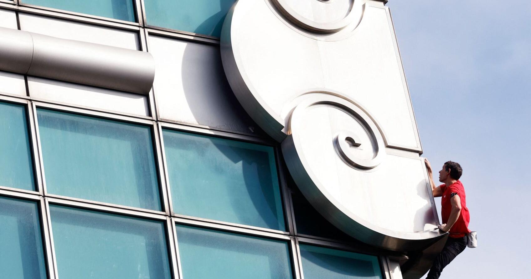 Free solo climber Alex Honnold conquers one of the world tallest buildings | News