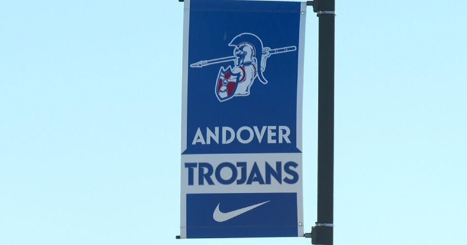 School board approves cell phone ban for Andover high school students