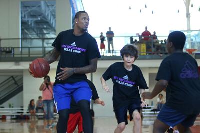 Mclemore Returns To Lawrence For Youth Basketball Camp Sports