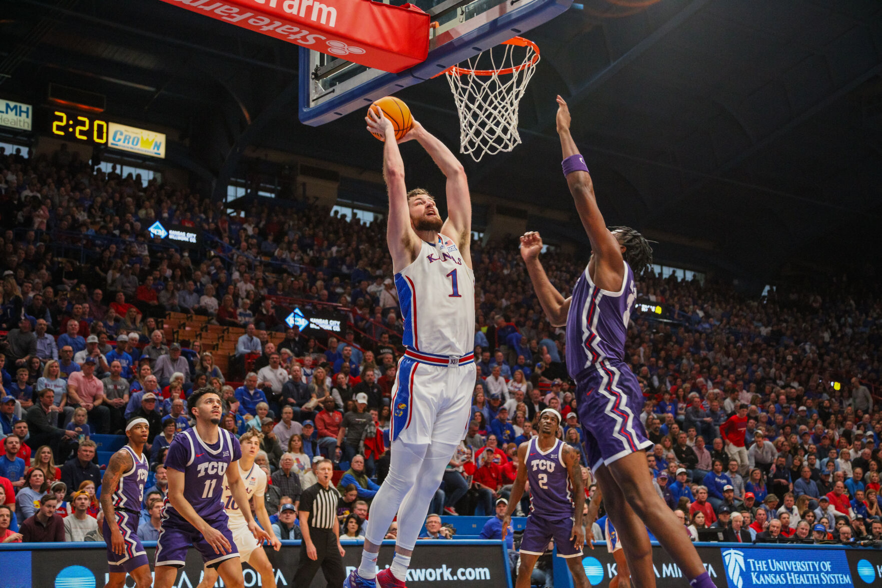 Kansas store bball score