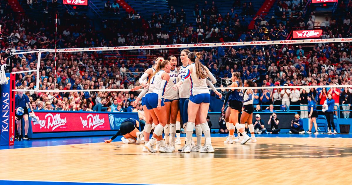 Kansas volleyball's Allen Fieldhouse return spoiled in Sunflower Showdown shocker