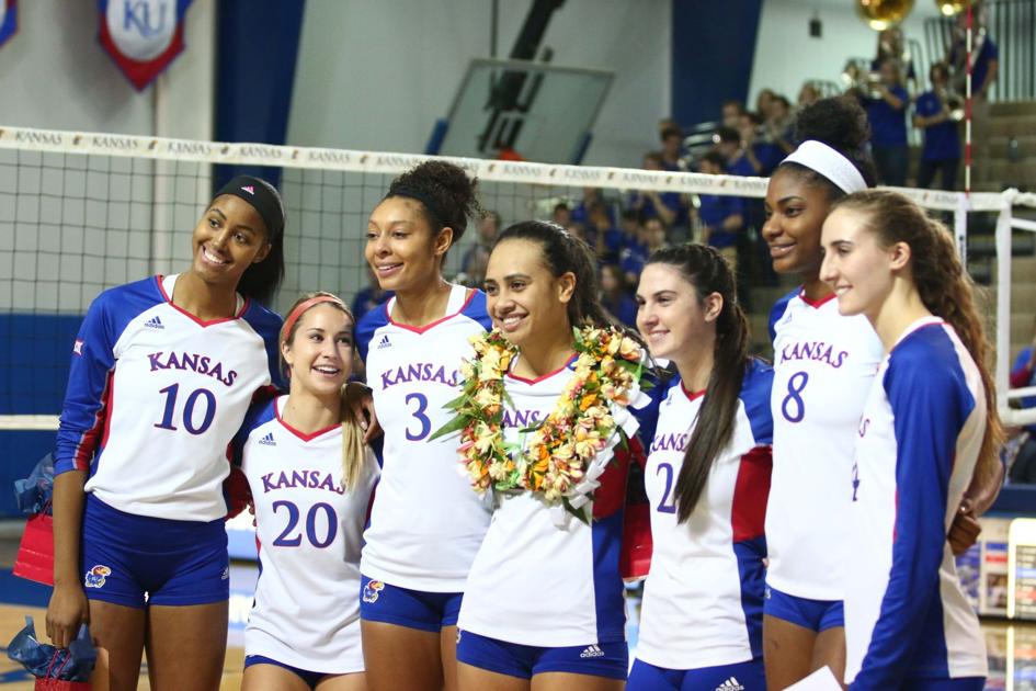Despite loss, Kansas volleyball seniors create special moments in home finale Sports