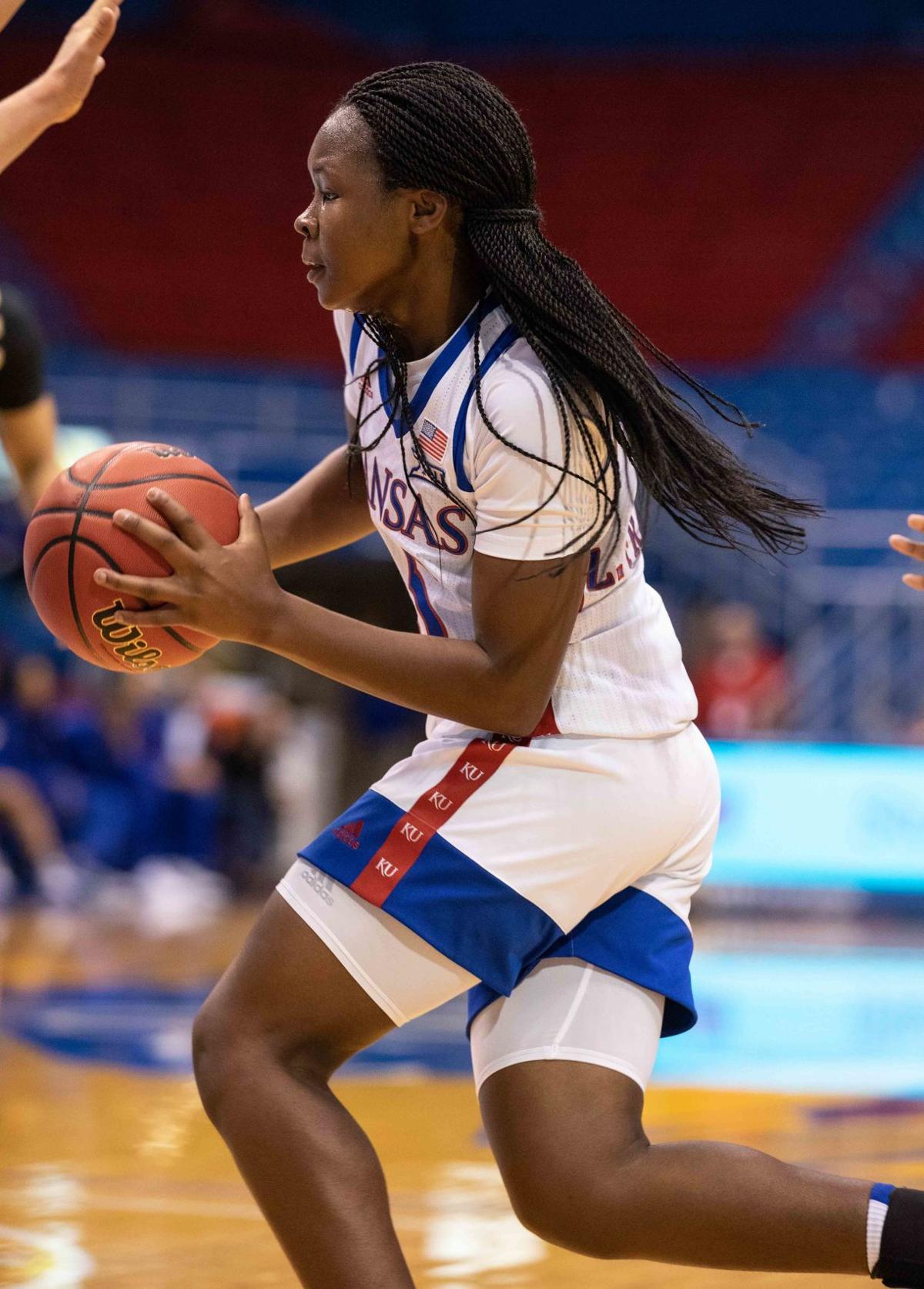 Kansas Women S Basketball Two Point Guard System Leads Kansas To Victory Over Omaha Sports Kansan Com