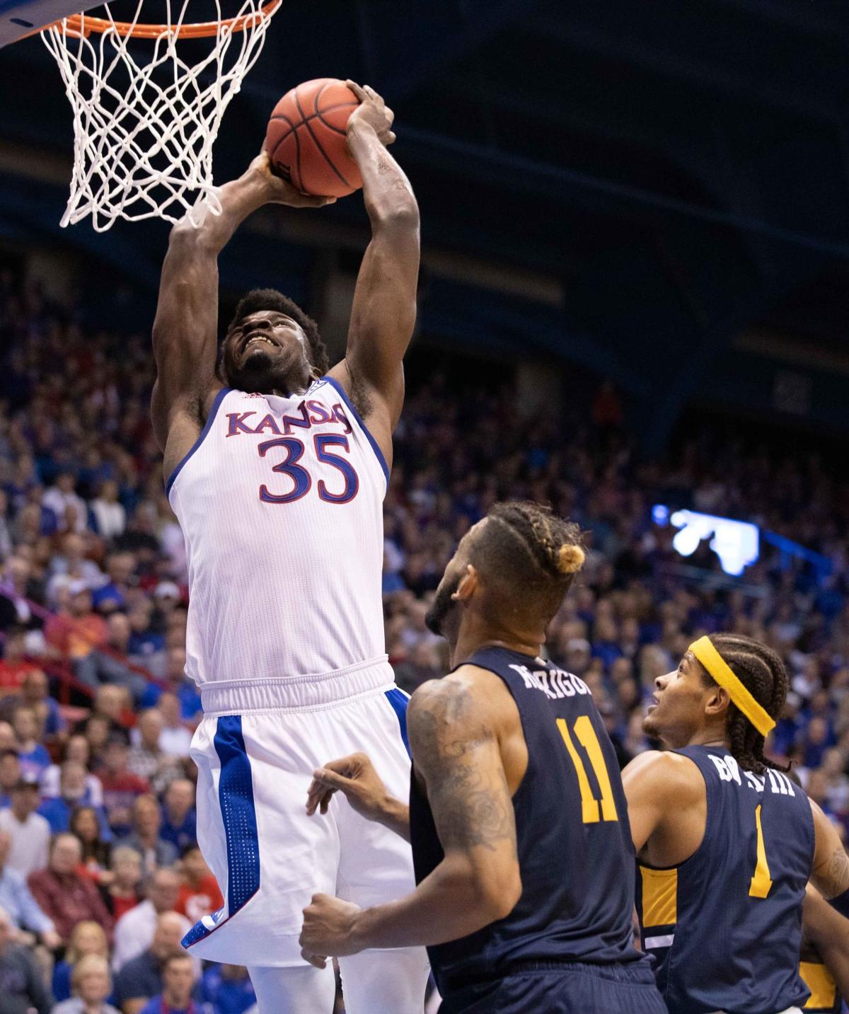 Kansas Men S Basketball S Udoka Azubuike Takes Over Second Half