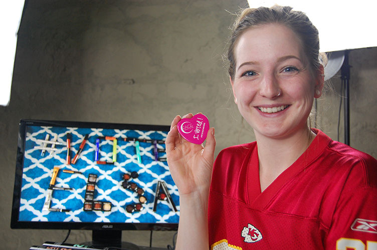 Elsa Rael Alumna Elsa Rhae competes against YouTube vloggers in fine artistry ...
