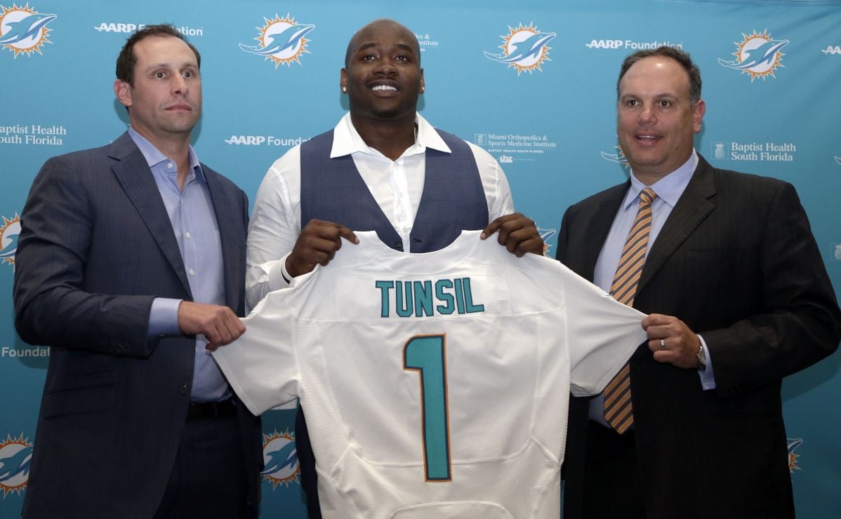 Laremy Tunsil (OT), Pick 13: Miami Dolphins