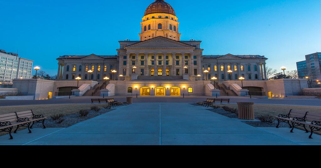Senators propose a bill to raise the minimum wage to 16 per hour by