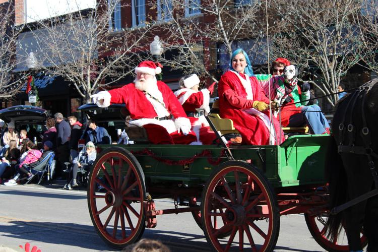 GALLERY: Lawrence Old-Fashioned Christmas Parade gallops into the ...