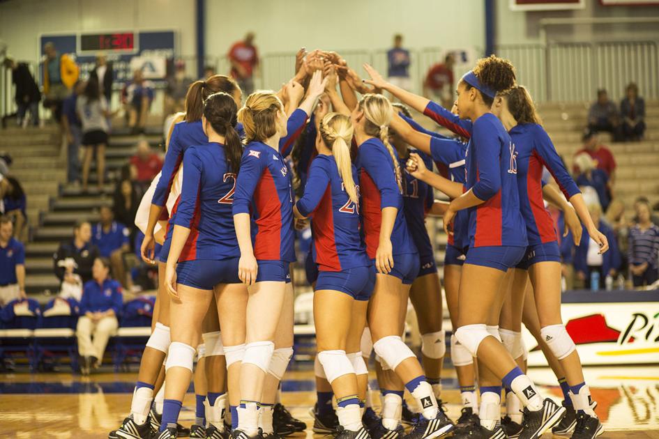 KU volleyball's streak continues by breaking a record and defeating SDSU | Sports | kansan.com