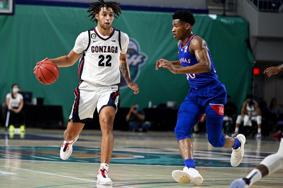 We Were Never Really Connected Defensive Woes Plague Ku In Season Opening Loss To Gonzaga Sports Kansan Com