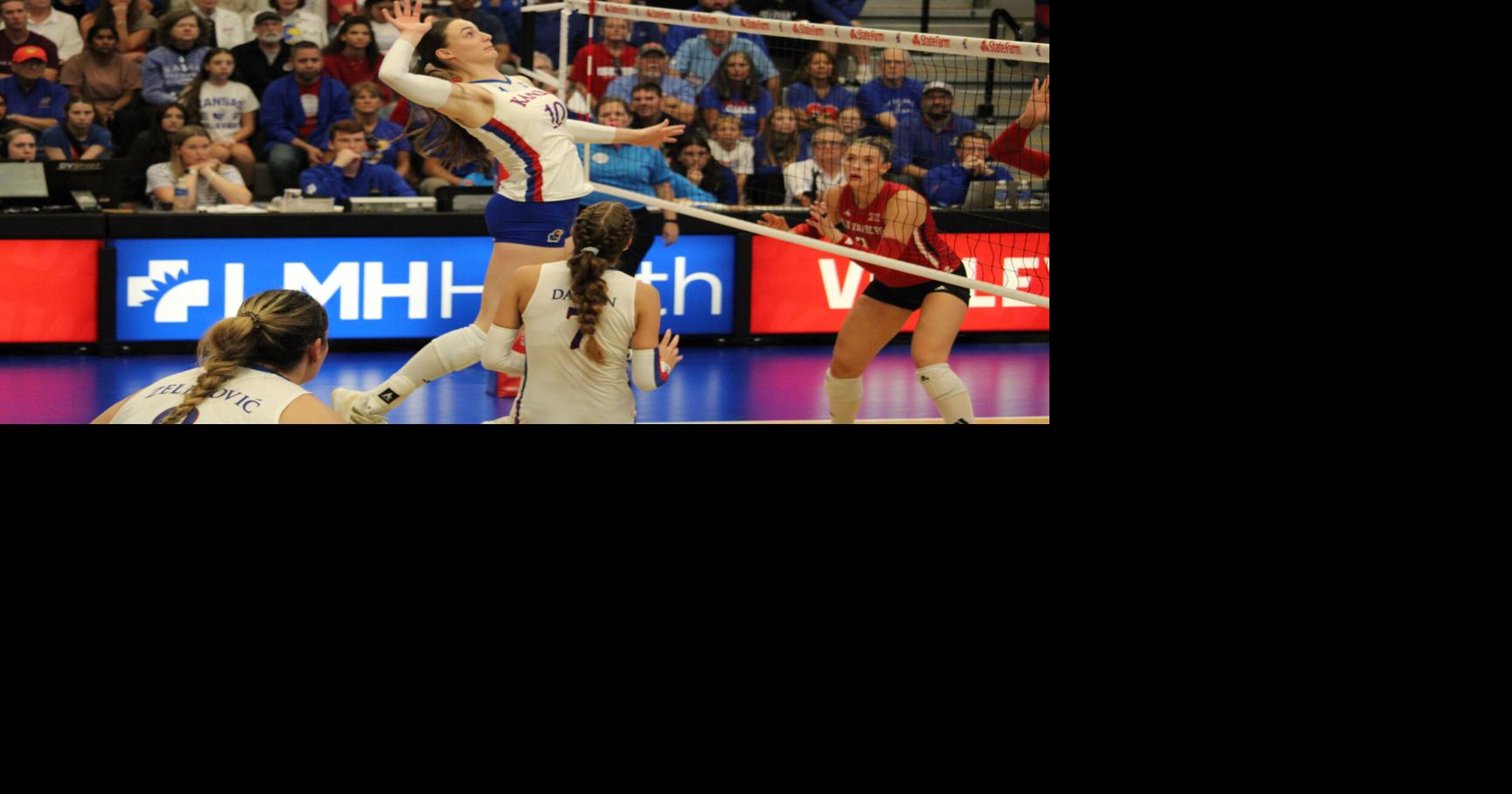Kansas volleyball gets bounce-back top 25 win over Iowa State